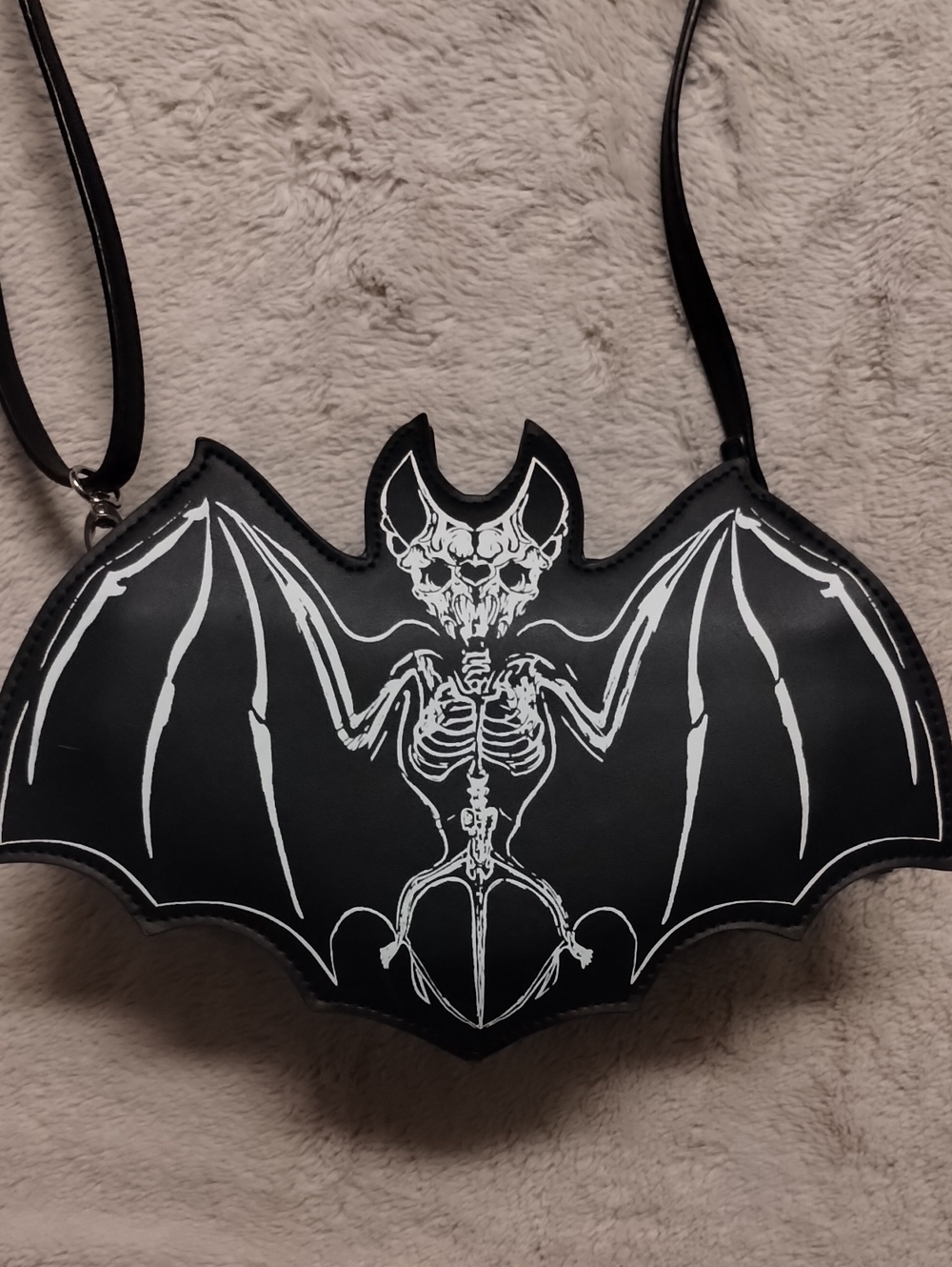 Bat Shaped Handbag - Picture 2 of 4